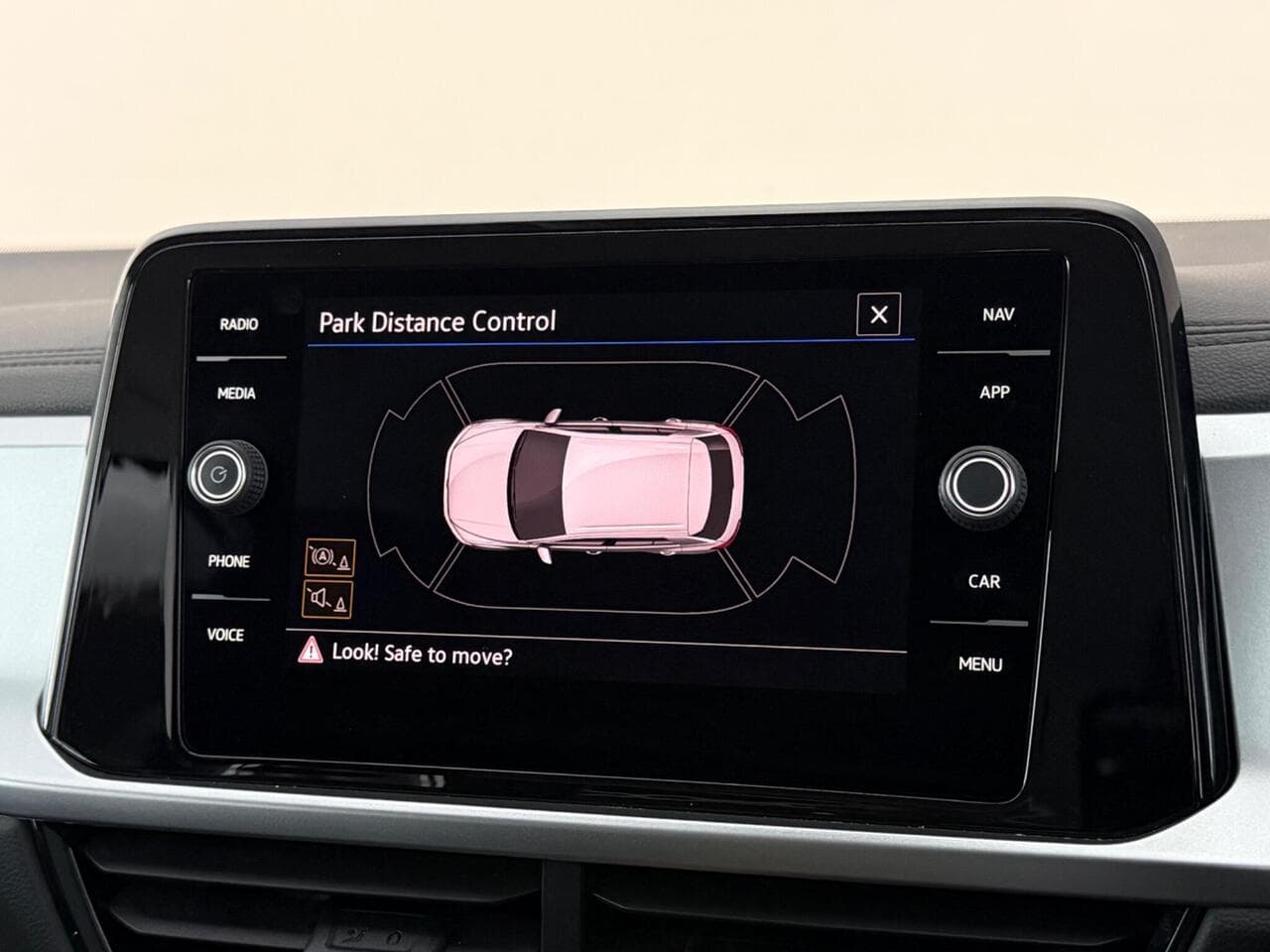 Volkswagen T-Roc thumbnail Infotainment System