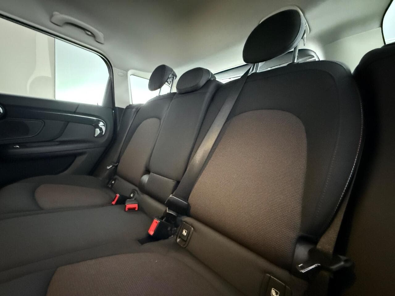 MINI Countryman thumbnail Seats Rear