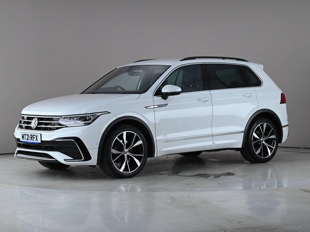 Volkswagen Tiguan thumbnail Front Left
