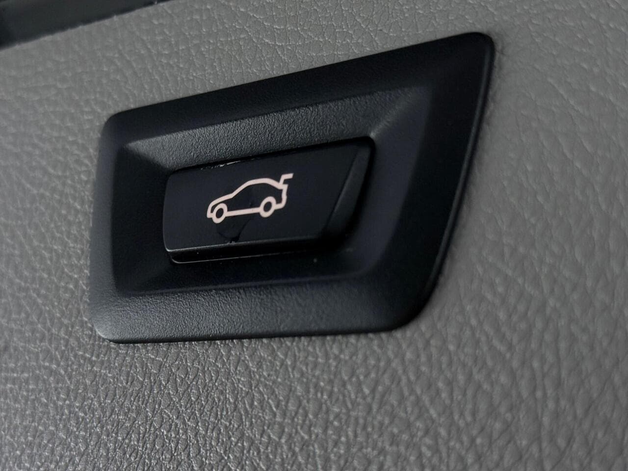 BMW 3 Series thumbnail Misc Controls