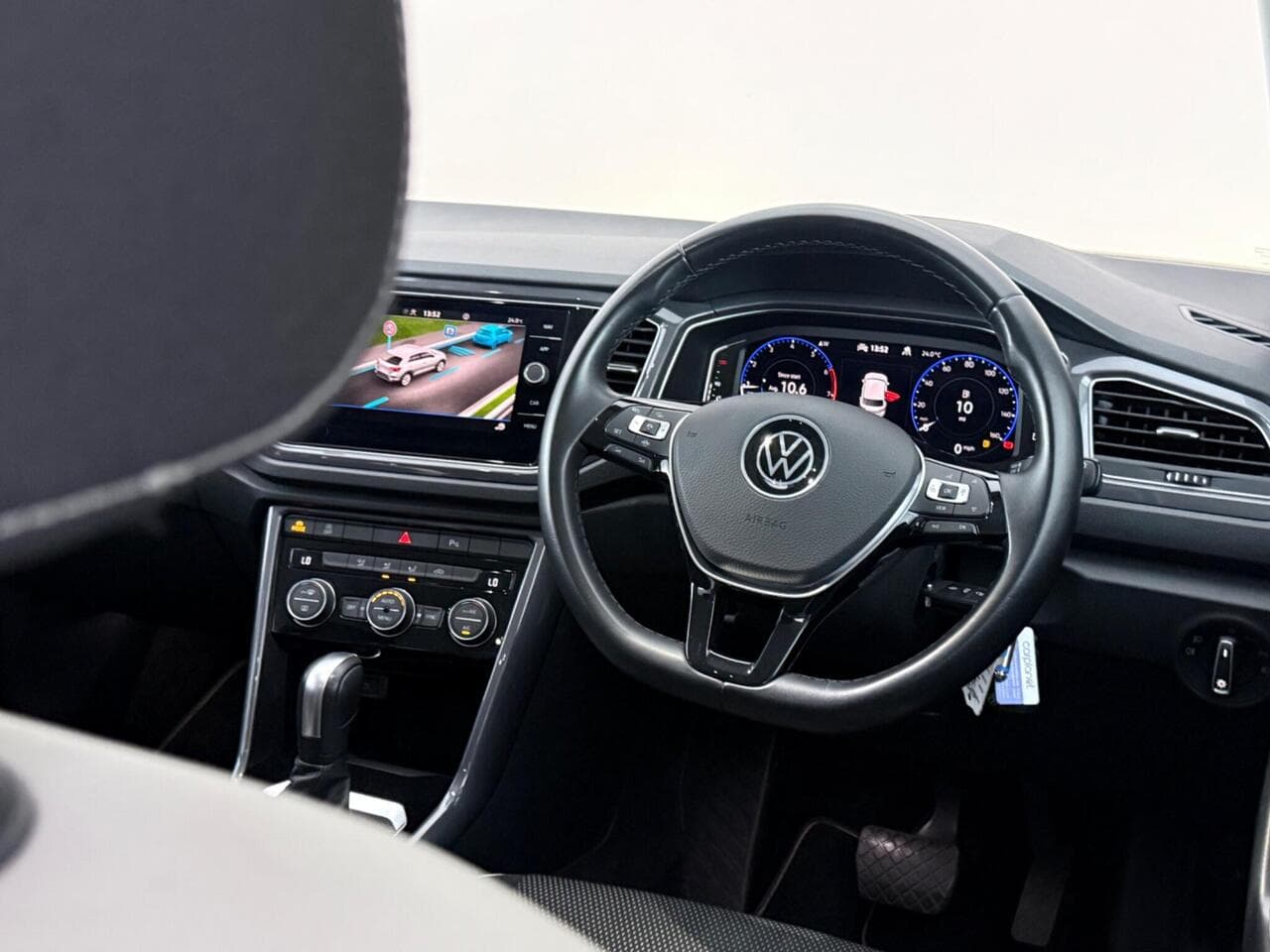 Volkswagen T-Roc thumbnail Interior Front