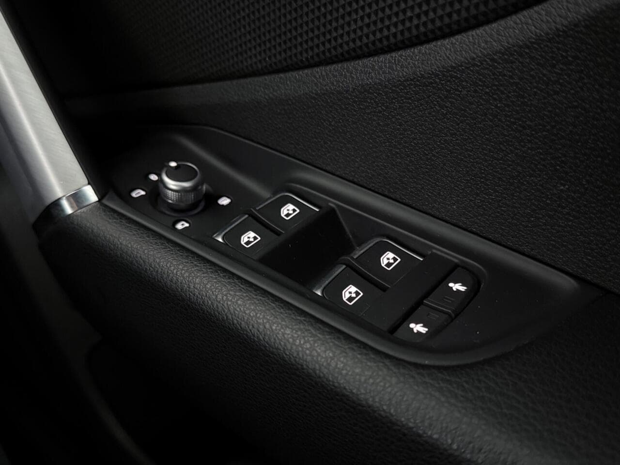 Audi Q2 thumbnail Misc Controls