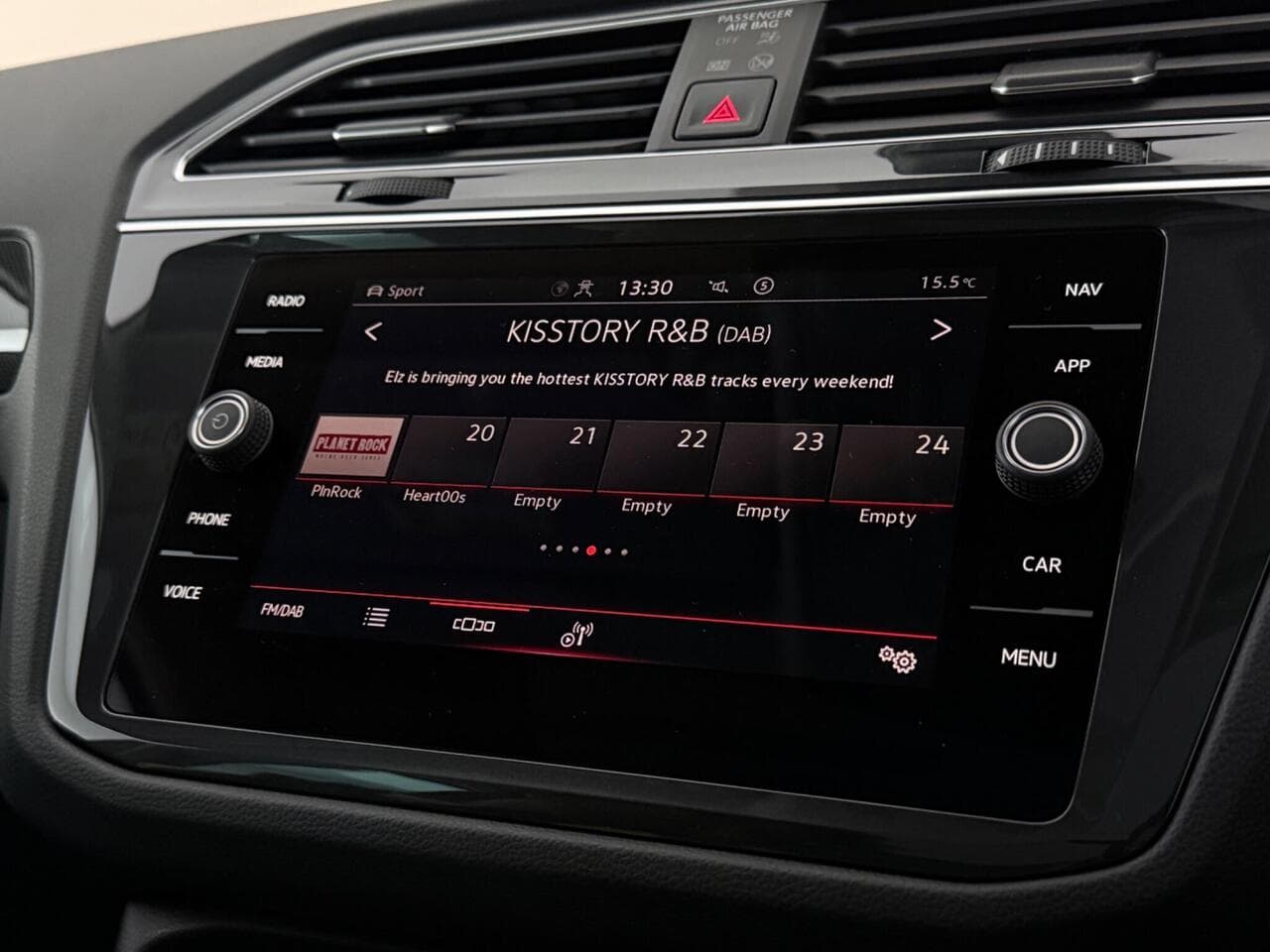 Volkswagen Tiguan thumbnail Infotainment System