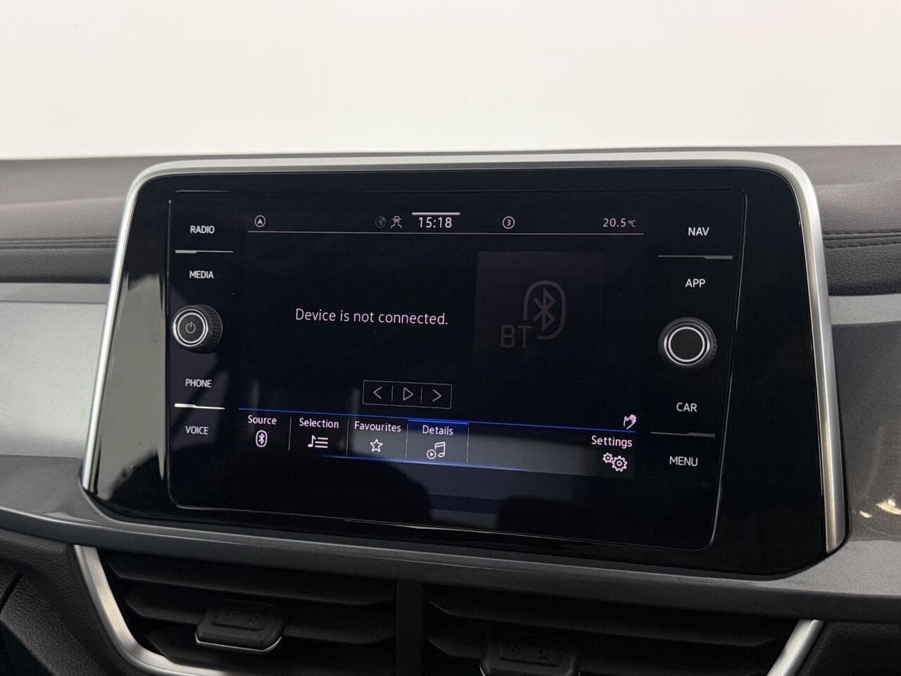 Volkswagen T-Roc thumbnail Infotainment System