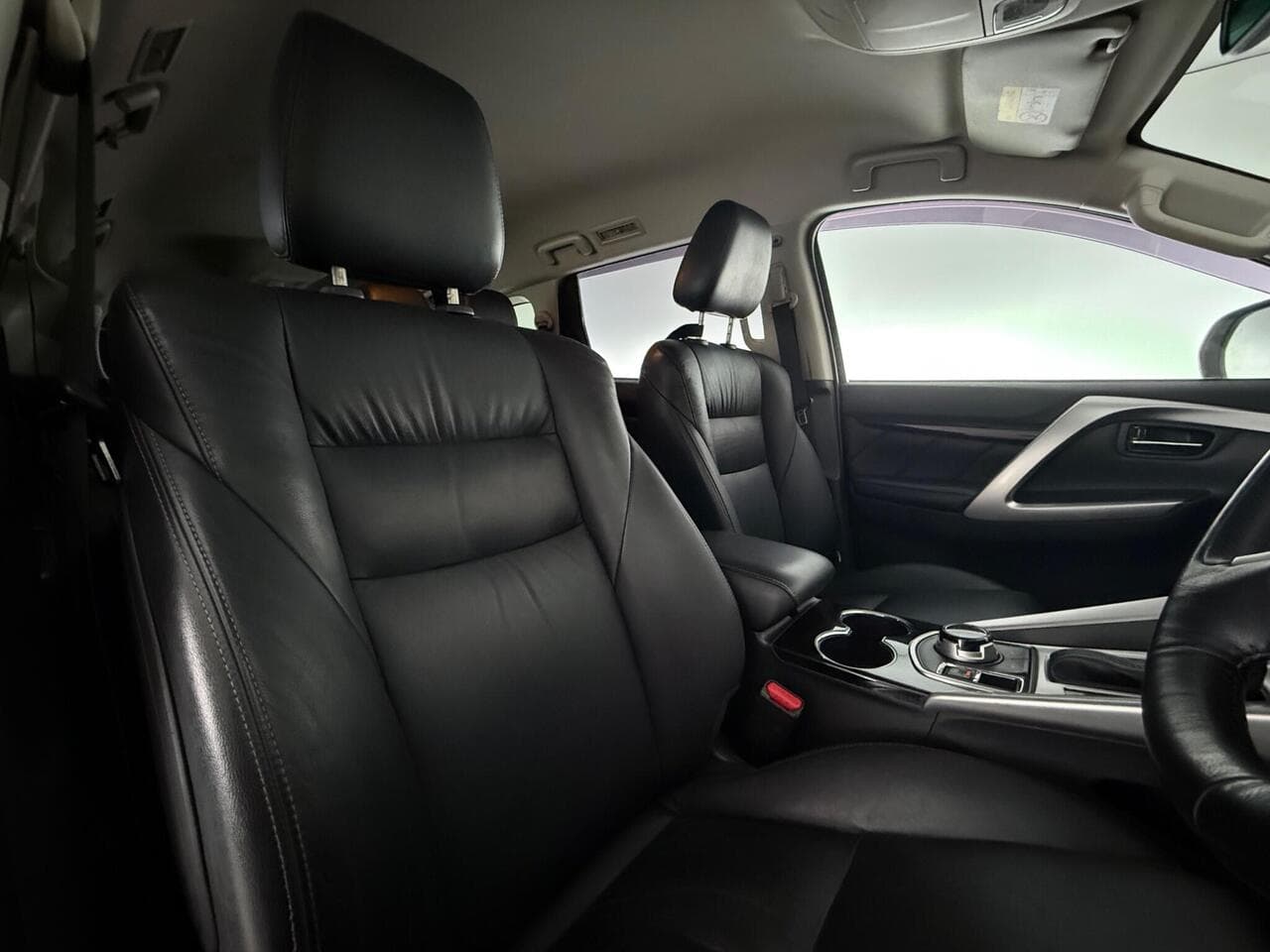 Mitsubishi Shogun Sport thumbnail Seat Driver
