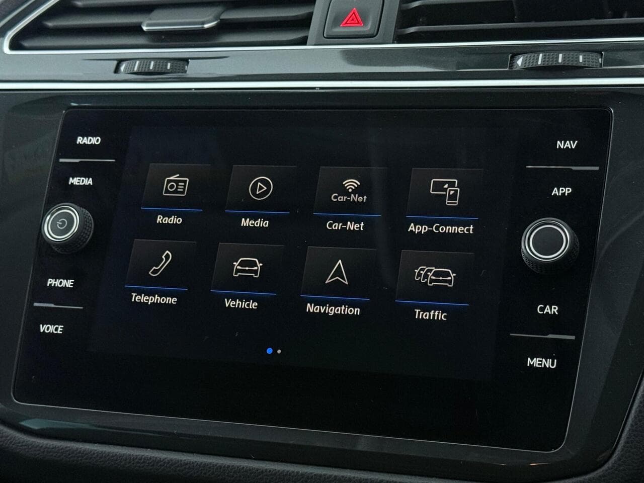 Volkswagen Tiguan thumbnail Infotainment System