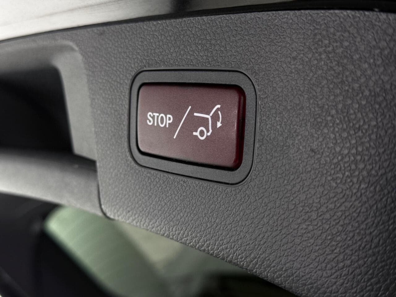 Mercedes-Benz GLA thumbnail Misc Controls