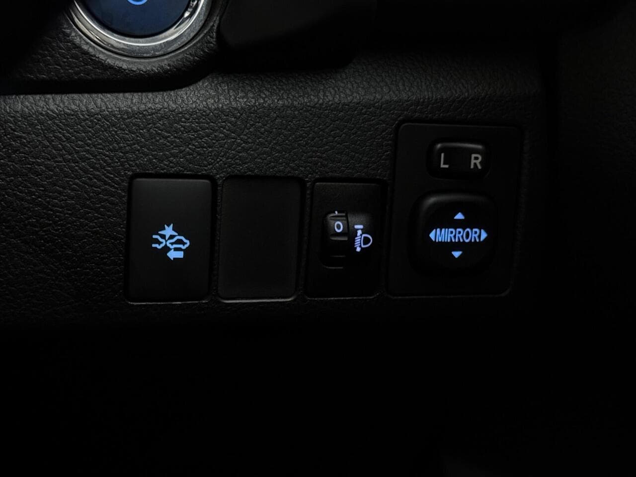Toyota Auris thumbnail Misc Controls