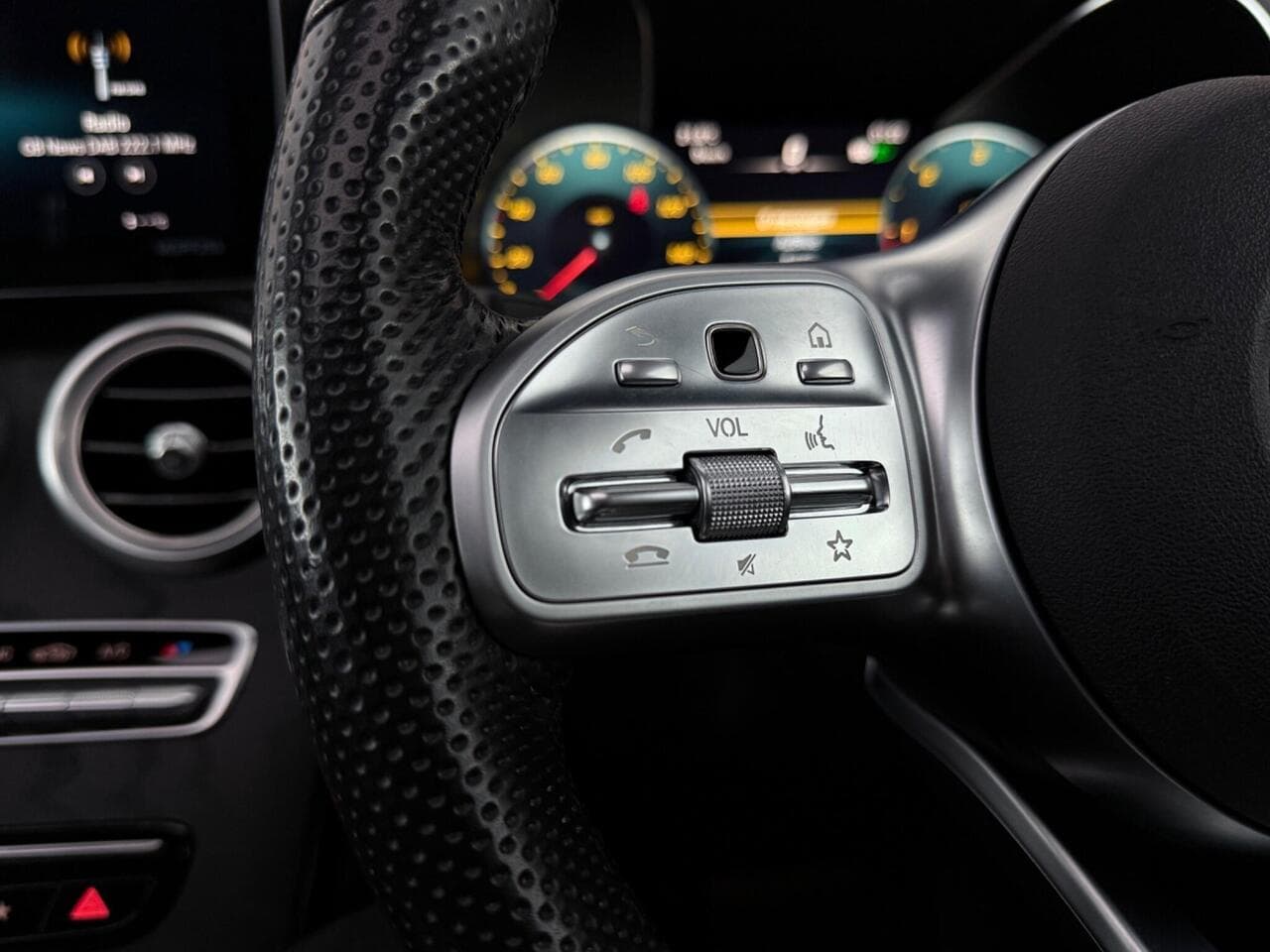 Mercedes-Benz GLC thumbnail Misc Controls