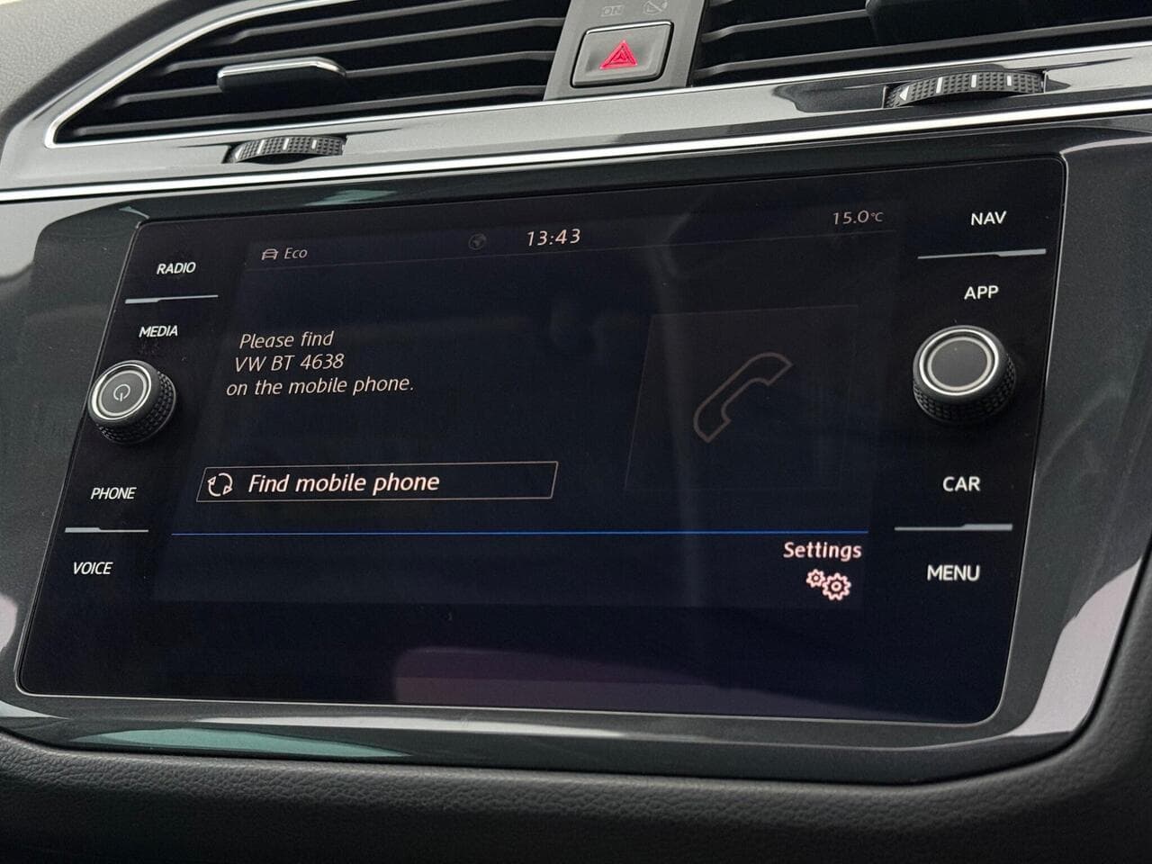 Volkswagen Tiguan thumbnail Infotainment System