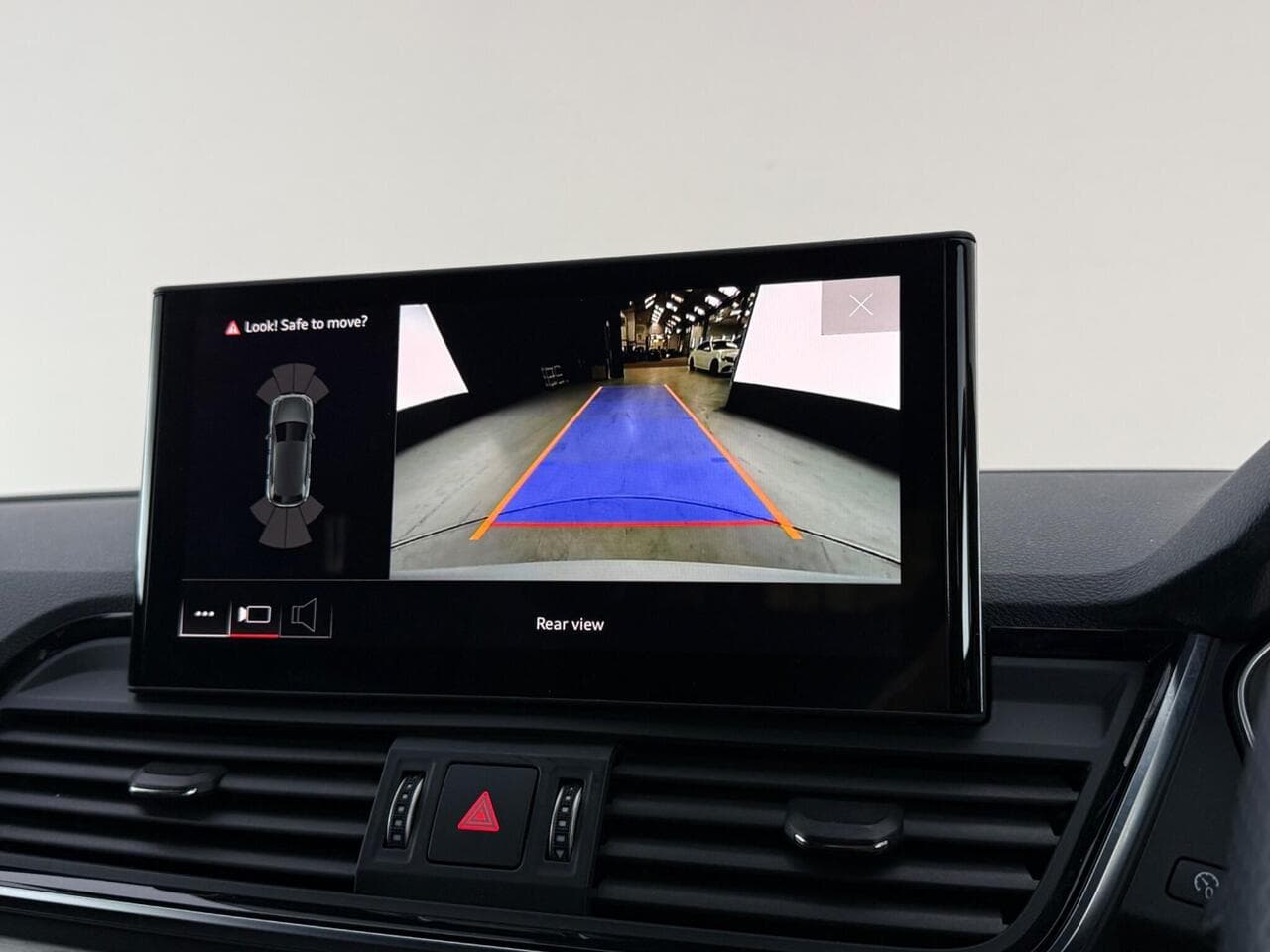Audi Q5 thumbnail Infotainment System
