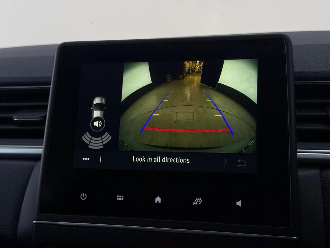Renault Captur thumbnail Infotainment System