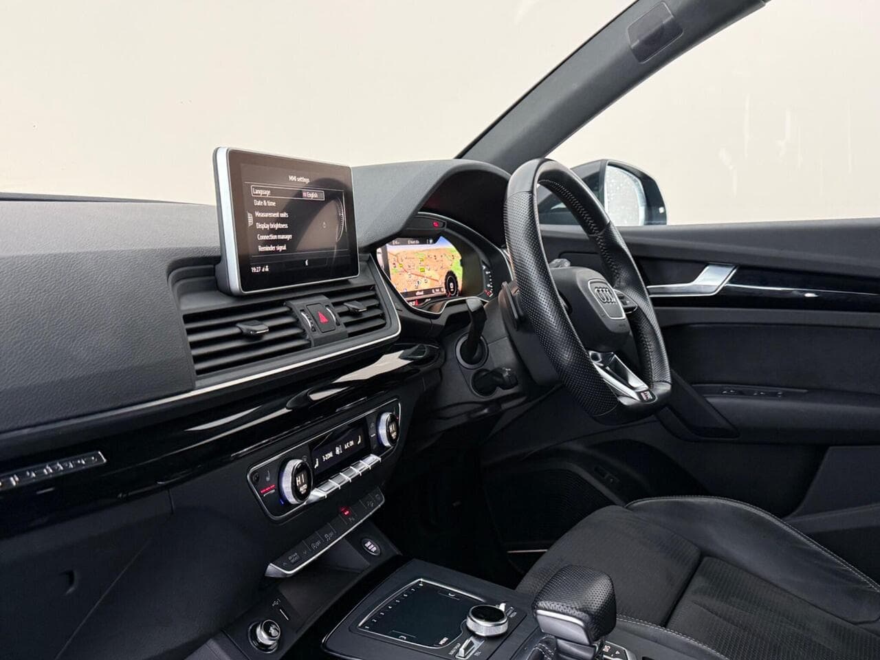 Audi Q5 thumbnail Interior Front