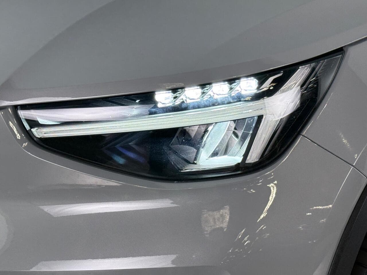 Volvo XC40 thumbnail Lights Front