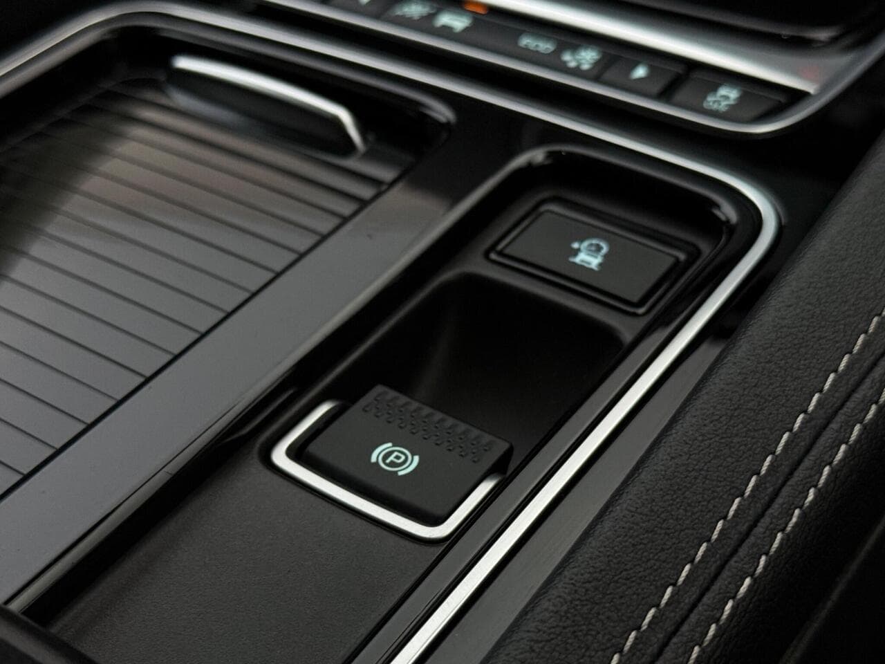 Jaguar F-PACE thumbnail Misc Controls