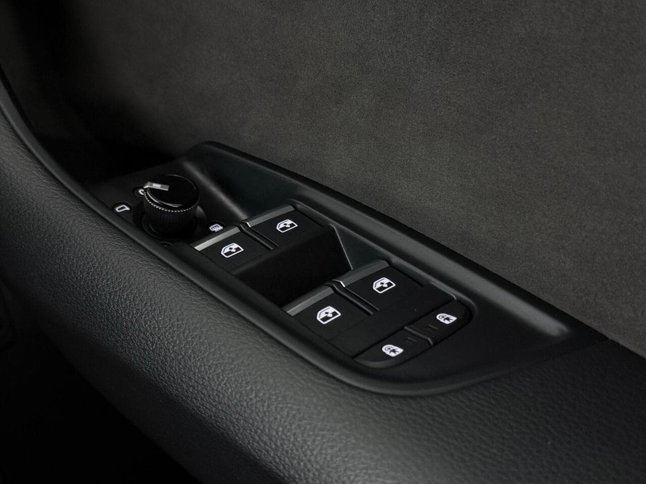 Audi Q8 thumbnail Misc Controls