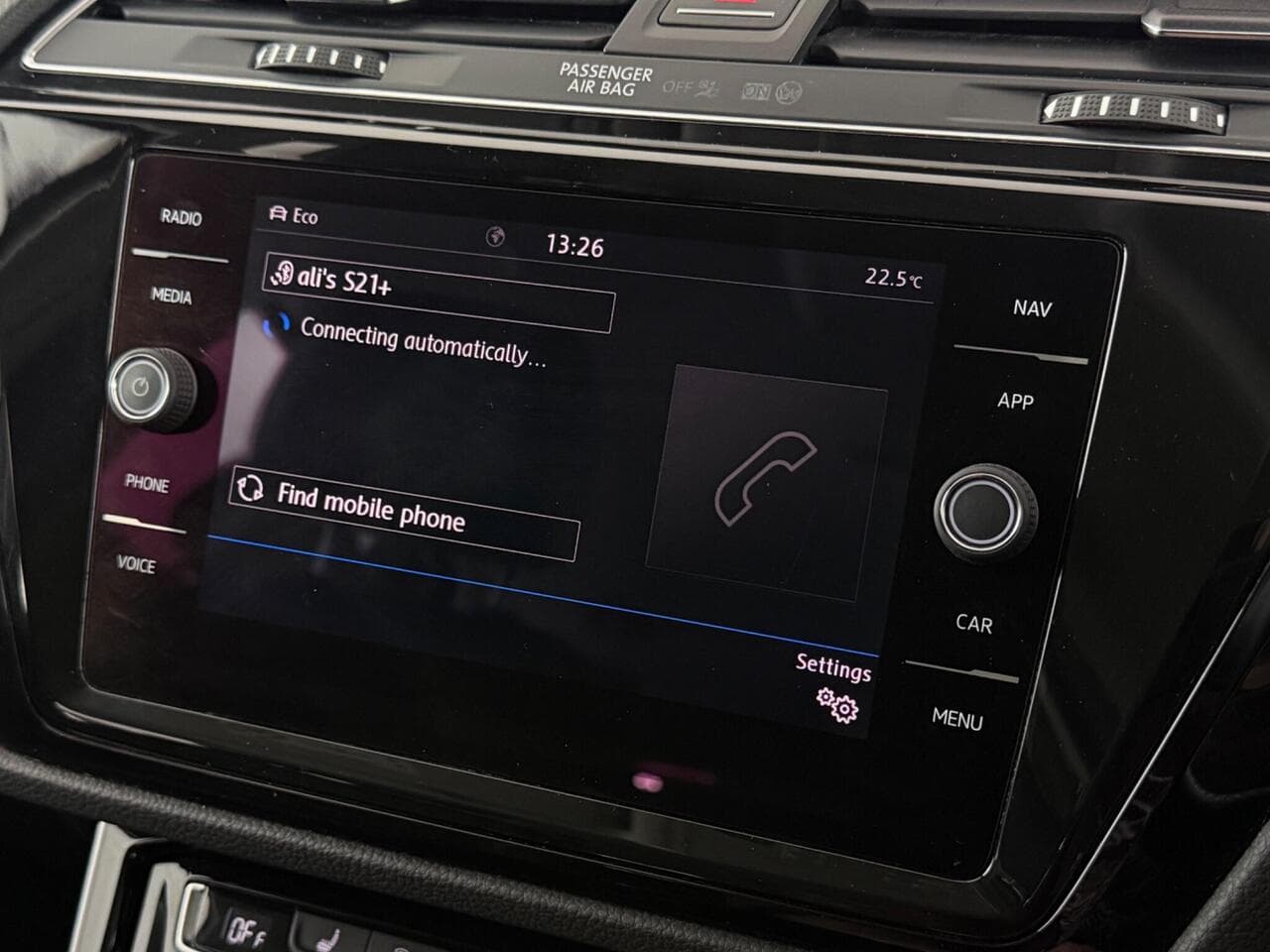 Volkswagen Touran thumbnail Infotainment System