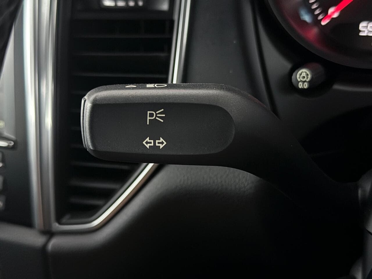 Porsche Macan thumbnail Misc Controls