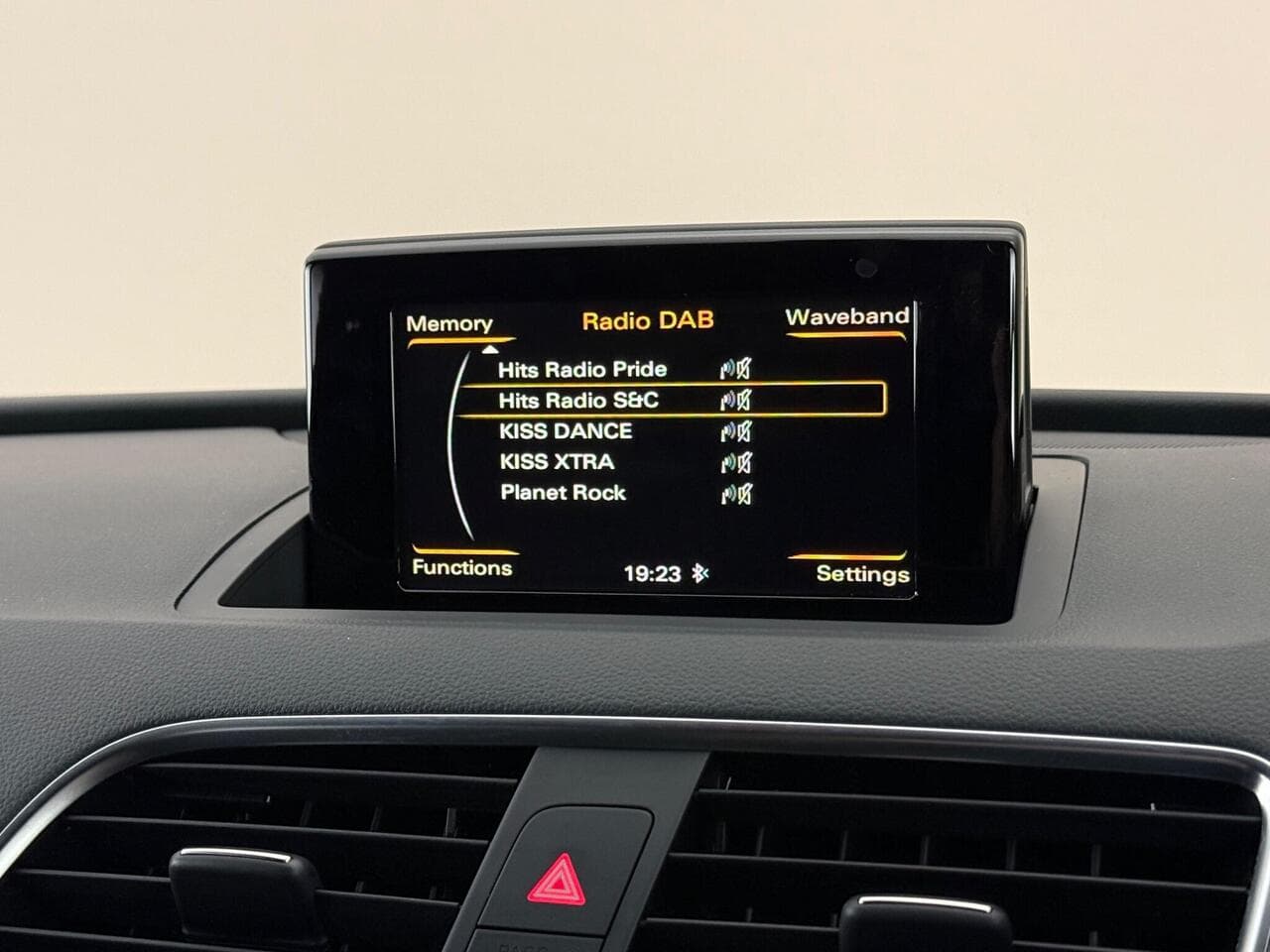 Audi Q3 thumbnail Infotainment System