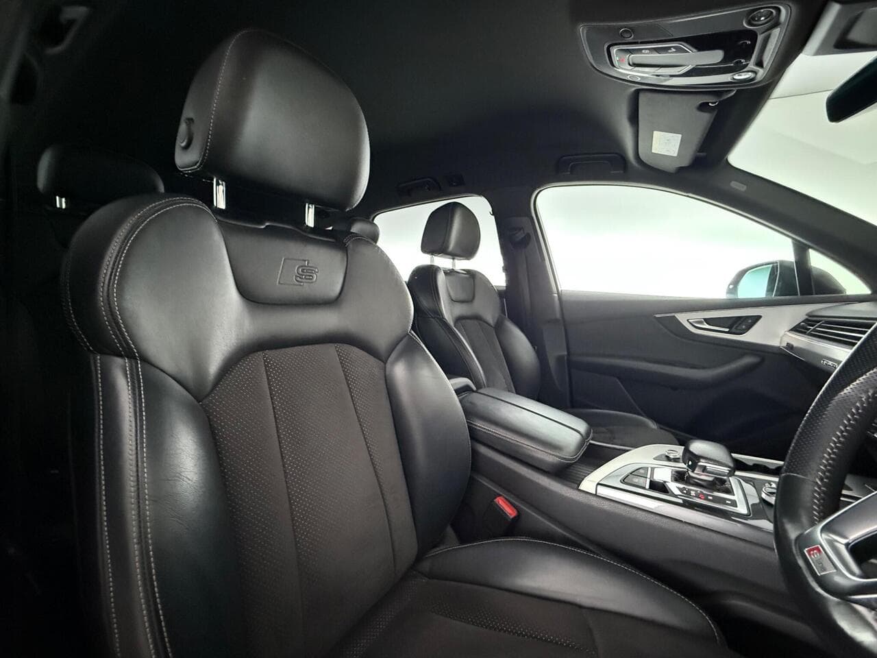 Audi Q7 thumbnail Seat Driver
