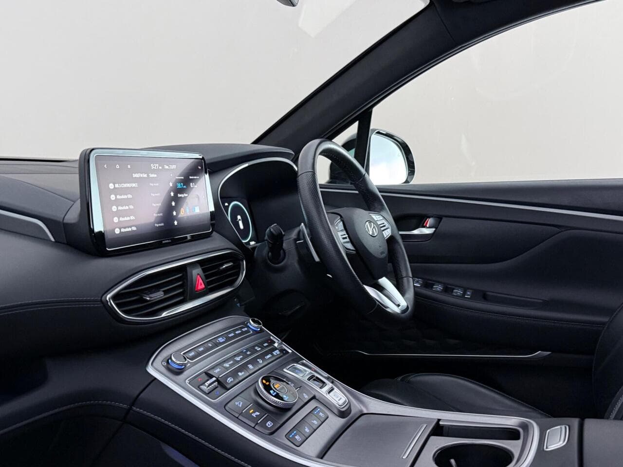 Hyundai Santa Fe thumbnail Interior Front