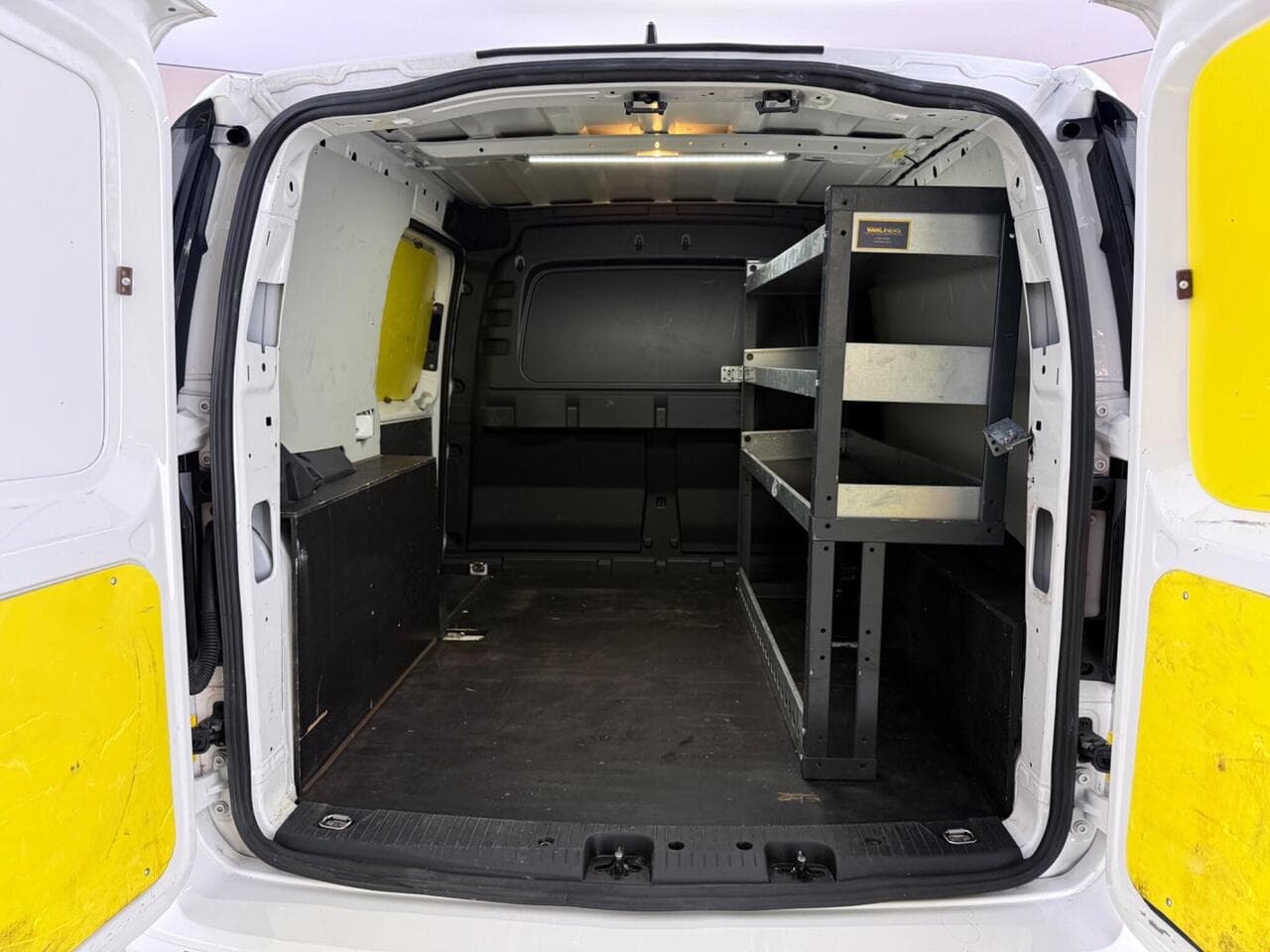 Volkswagen Caddy thumbnail Cargo Space