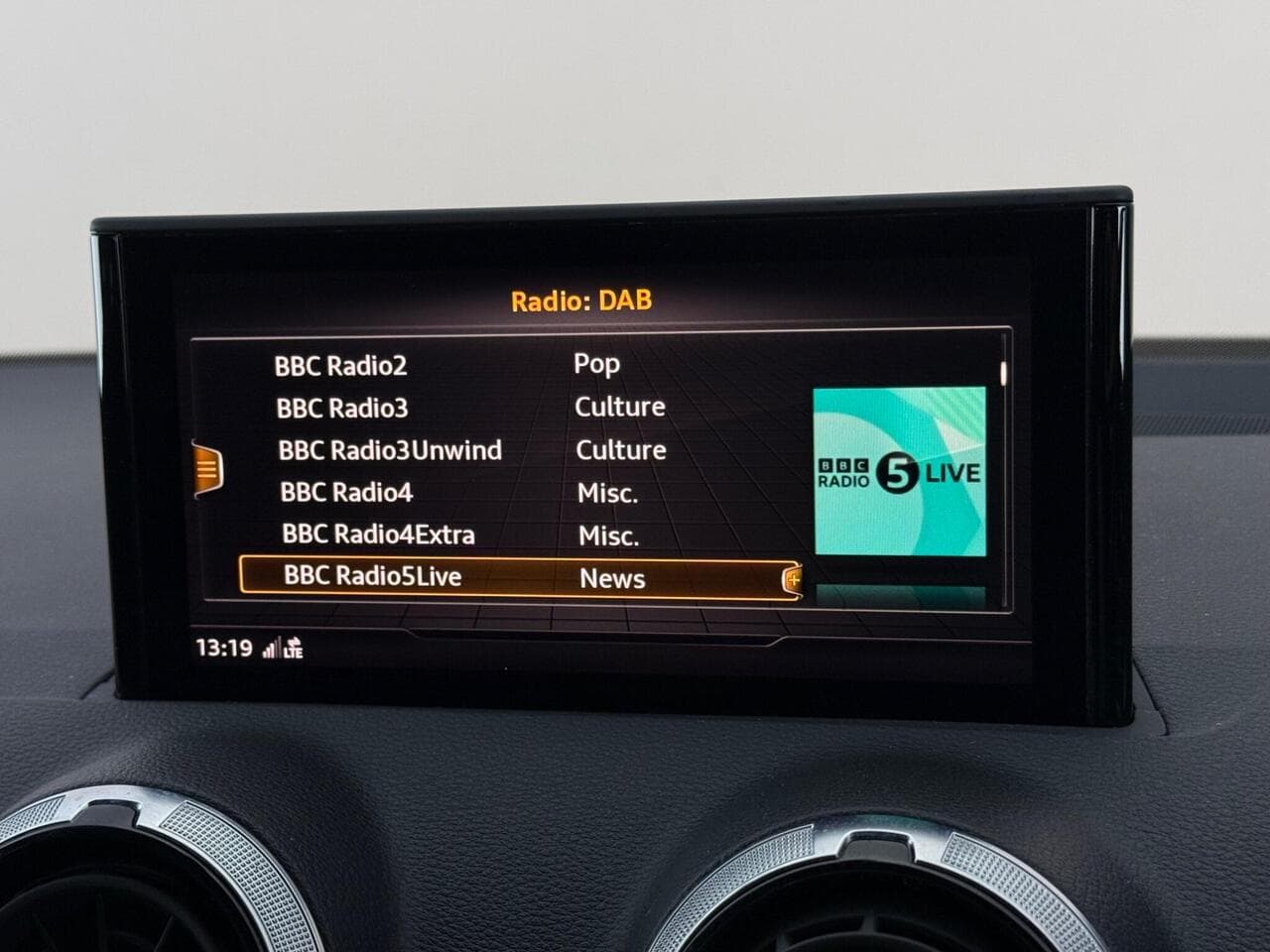 Audi Q2 thumbnail Infotainment System