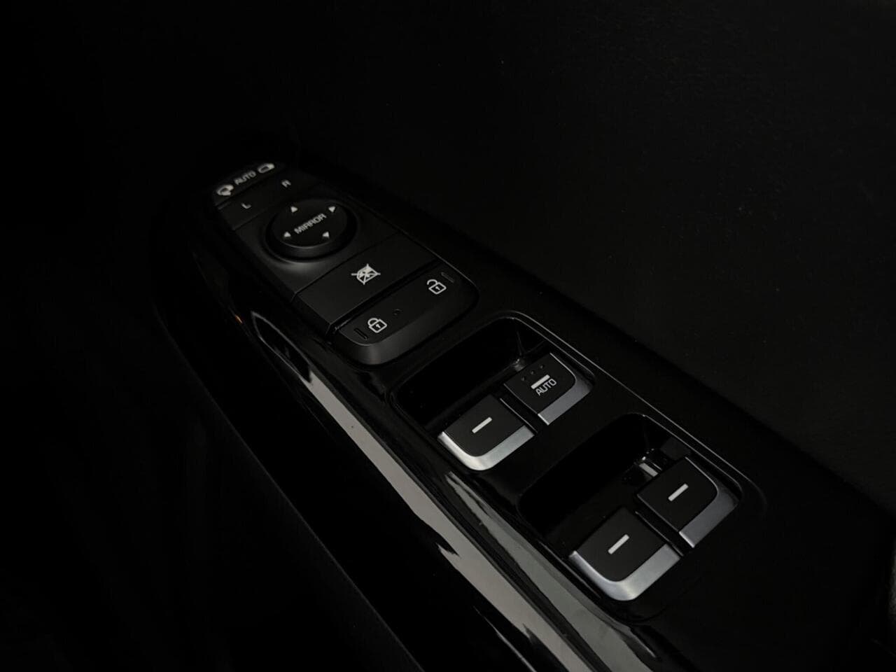 Kia Sportage thumbnail Misc Controls