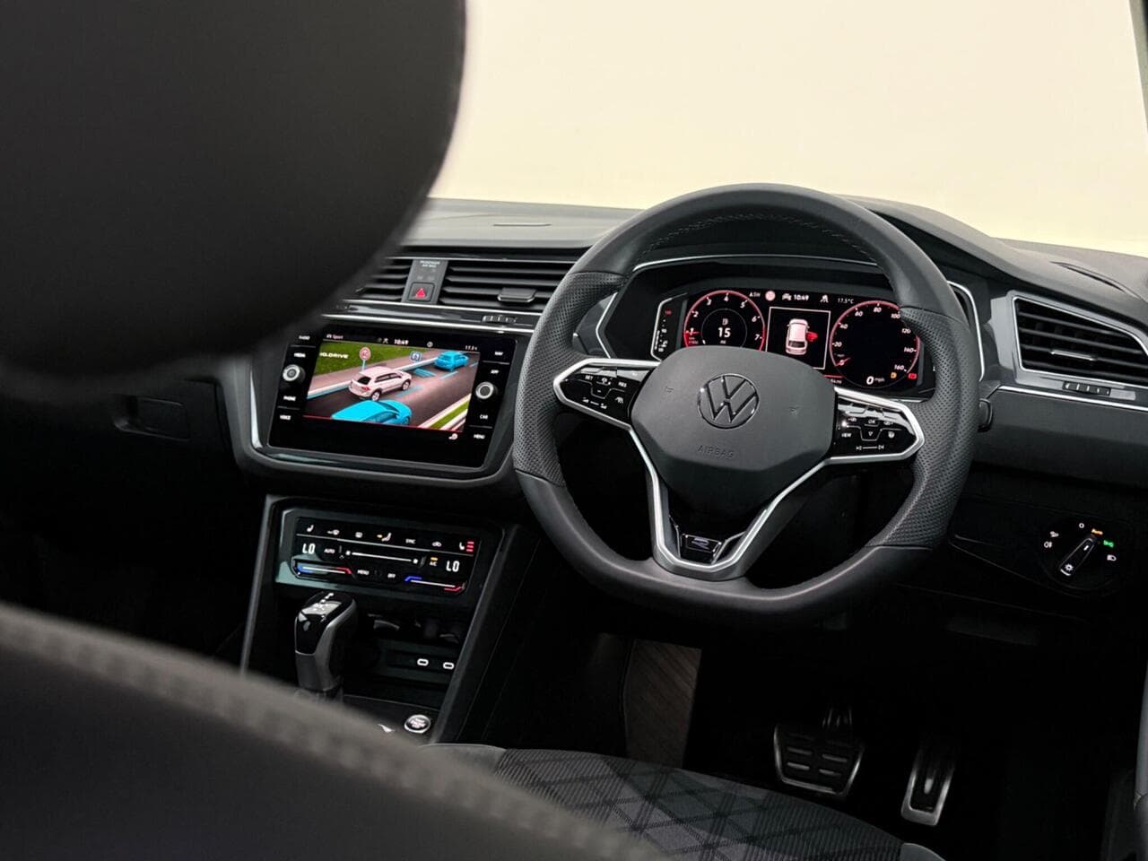 Volkswagen Tiguan thumbnail Interior Front