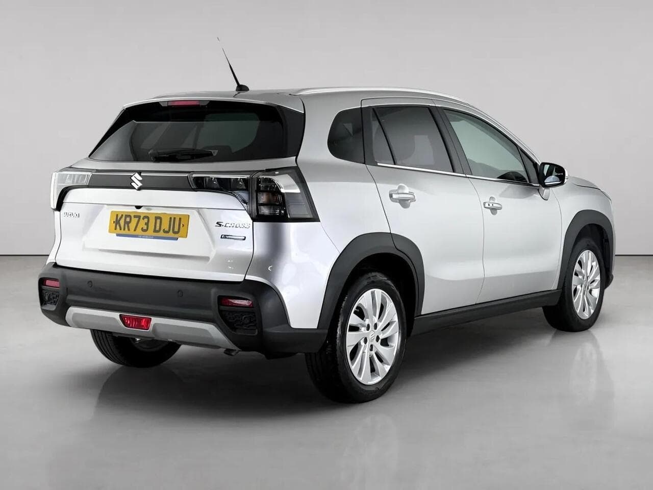 Suzuki S-Cross thumbnail Rear Right