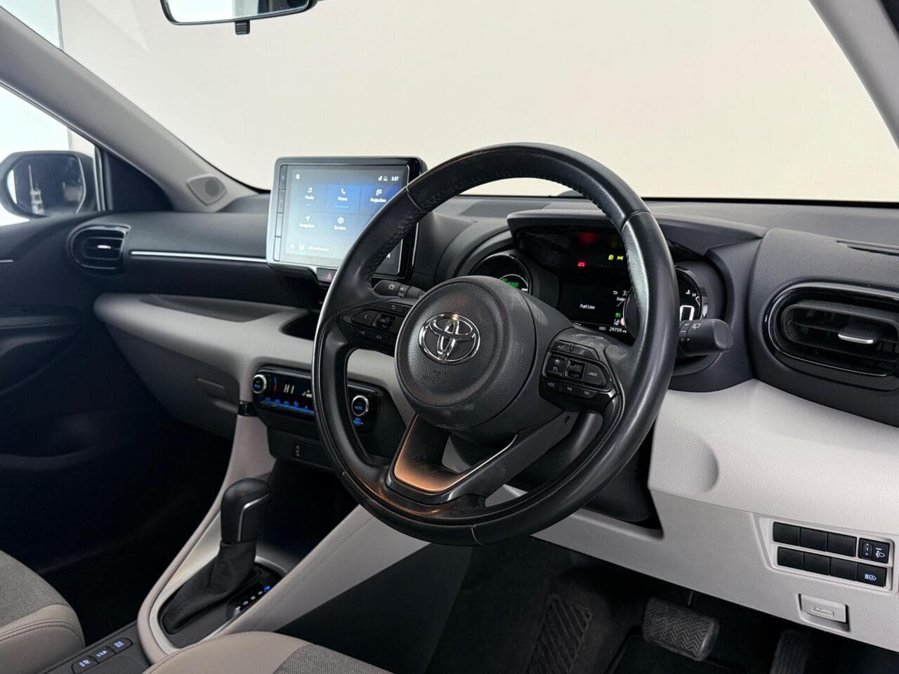 Toyota Yaris thumbnail Interior Front