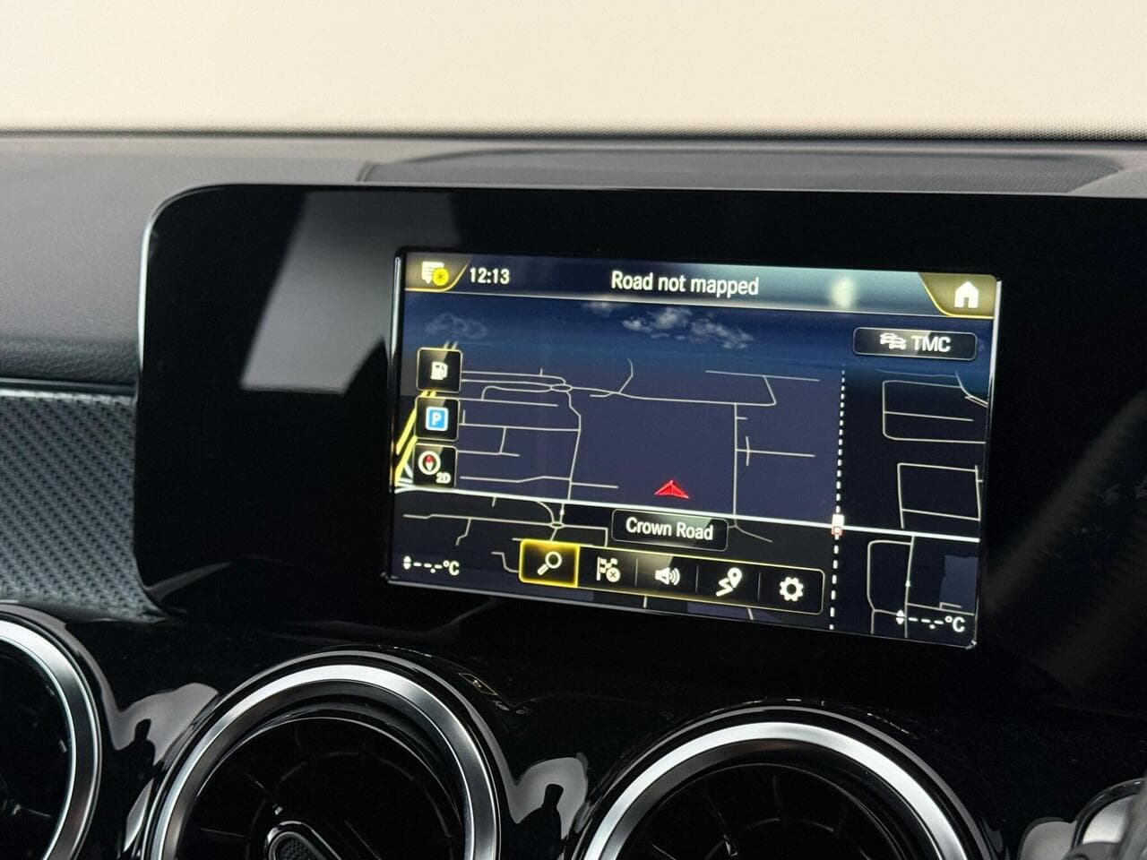 Mercedes-Benz GLB thumbnail Infotainment System
