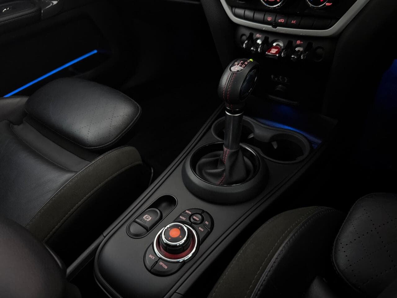 MINI Countryman thumbnail Interior Front