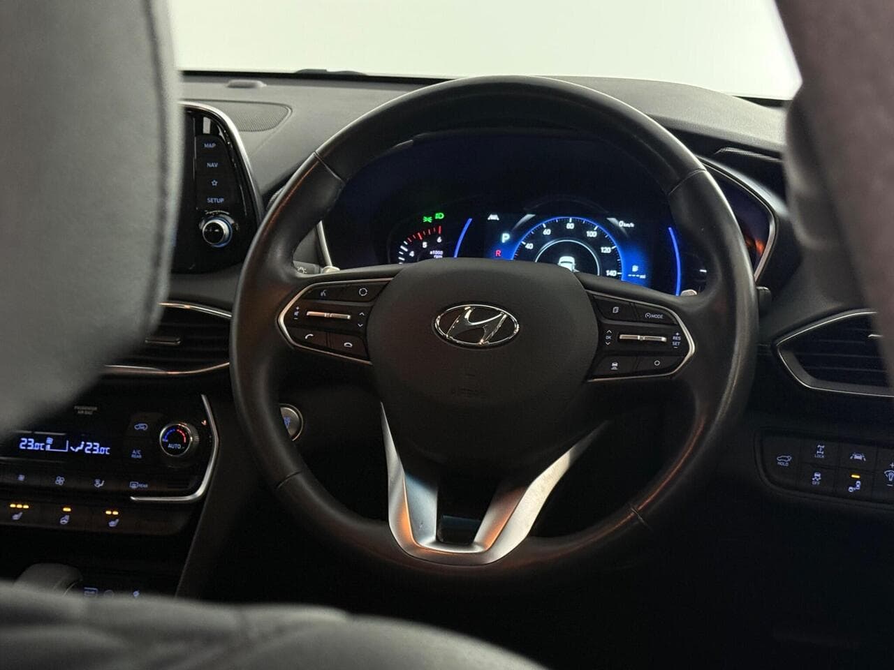 Hyundai Santa Fe thumbnail Steering Wheel