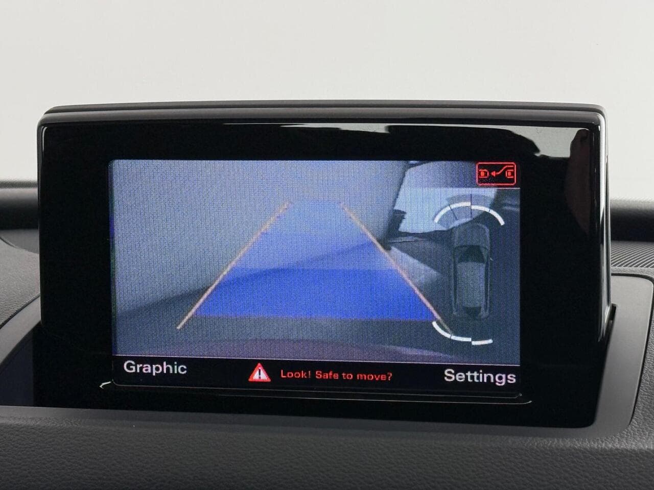 Audi Q3 thumbnail Infotainment System