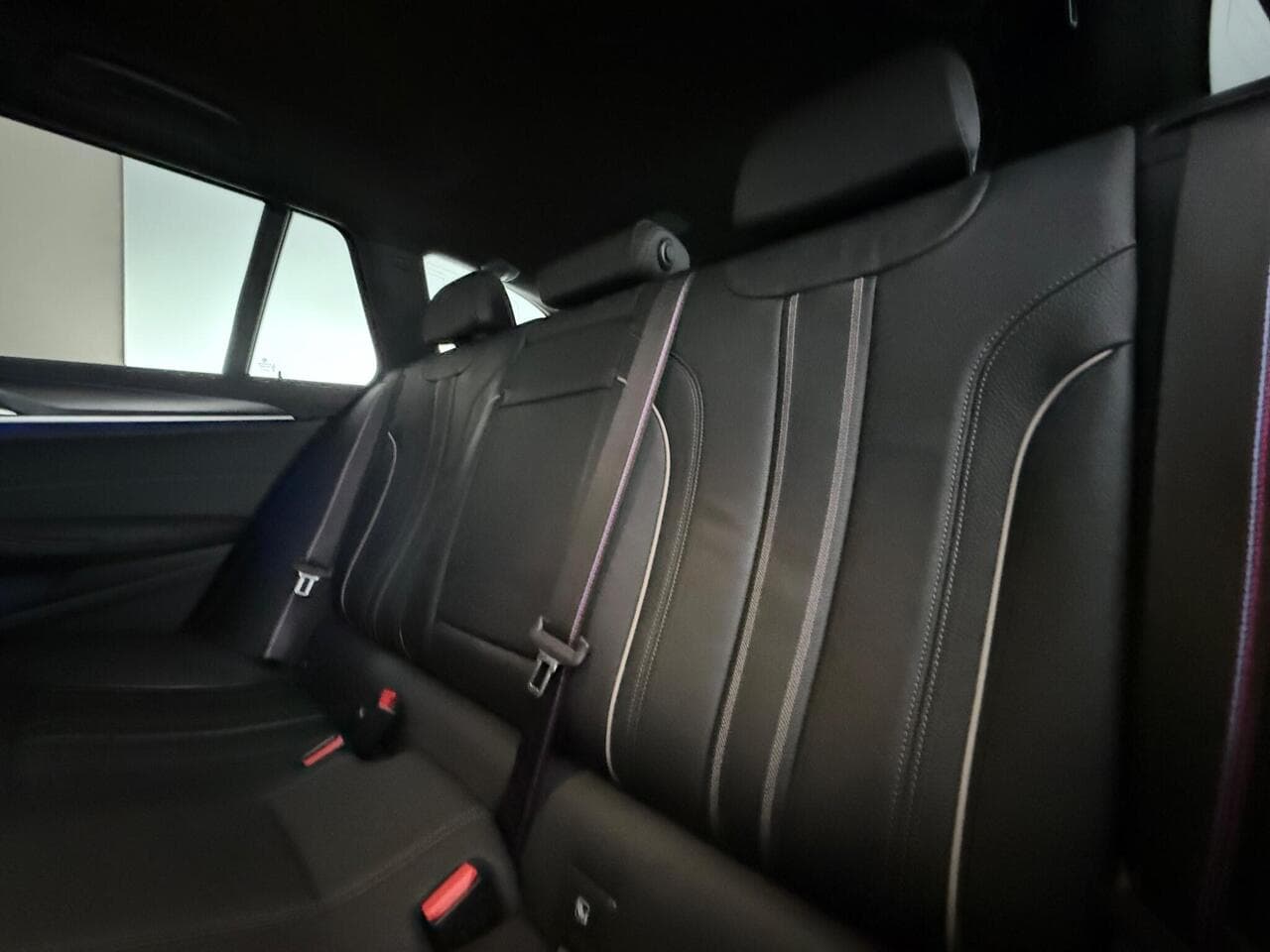 BMW 5 Series thumbnail Seats Rear