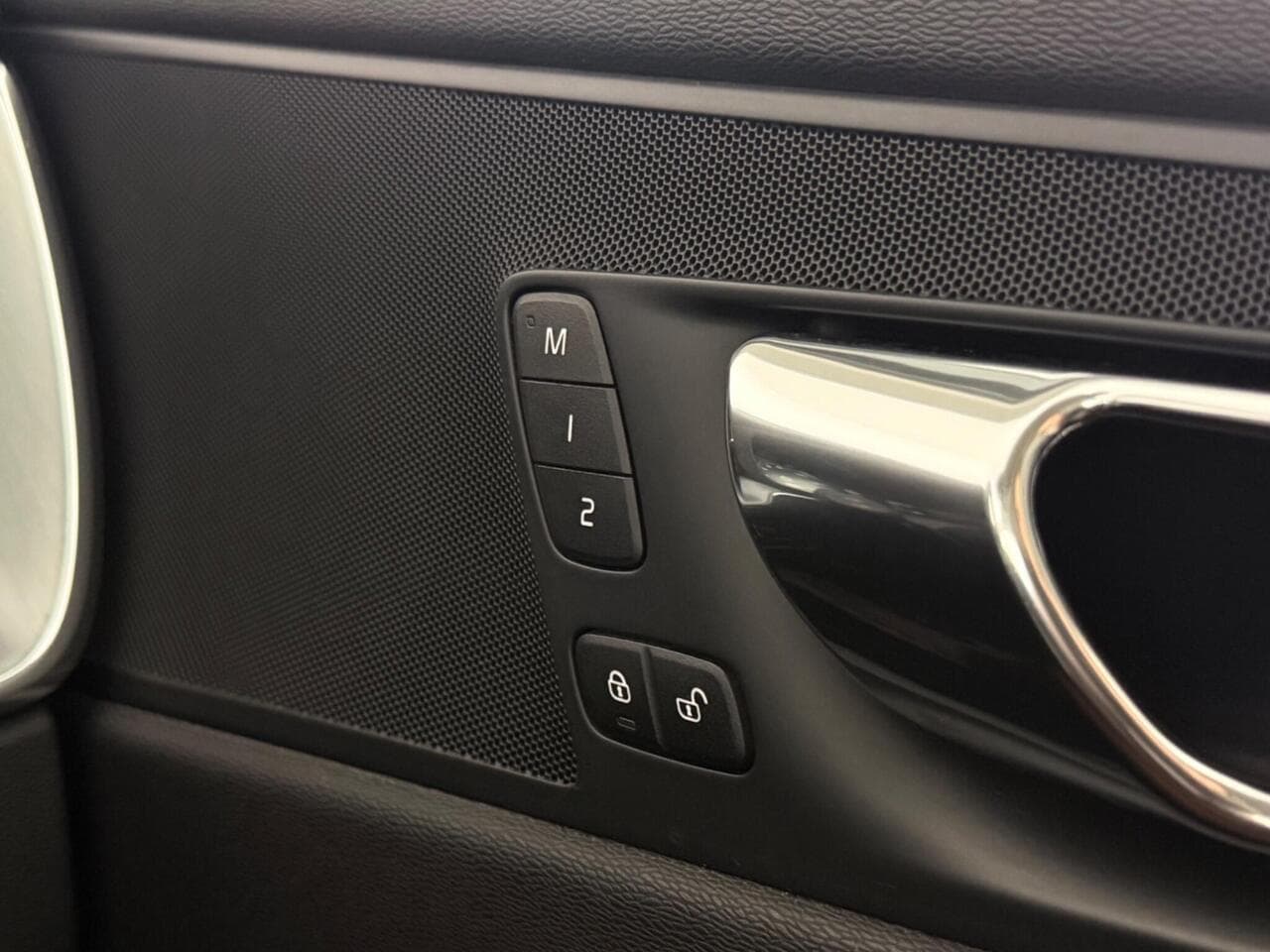 Volvo XC60 thumbnail Misc Controls