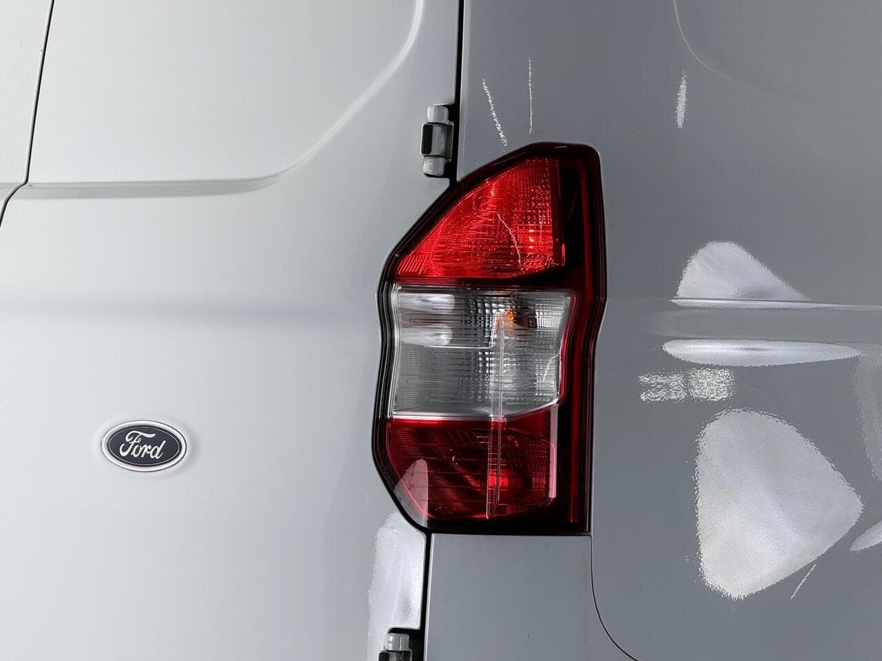 Ford Transit Courier thumbnail Lights Rear