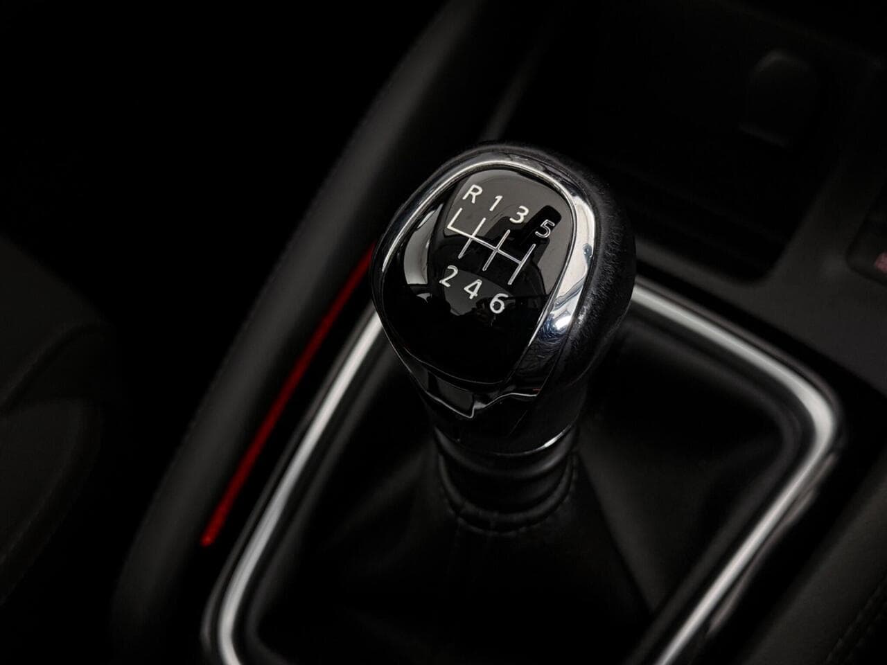 Nissan Qashqai thumbnail Interior Front