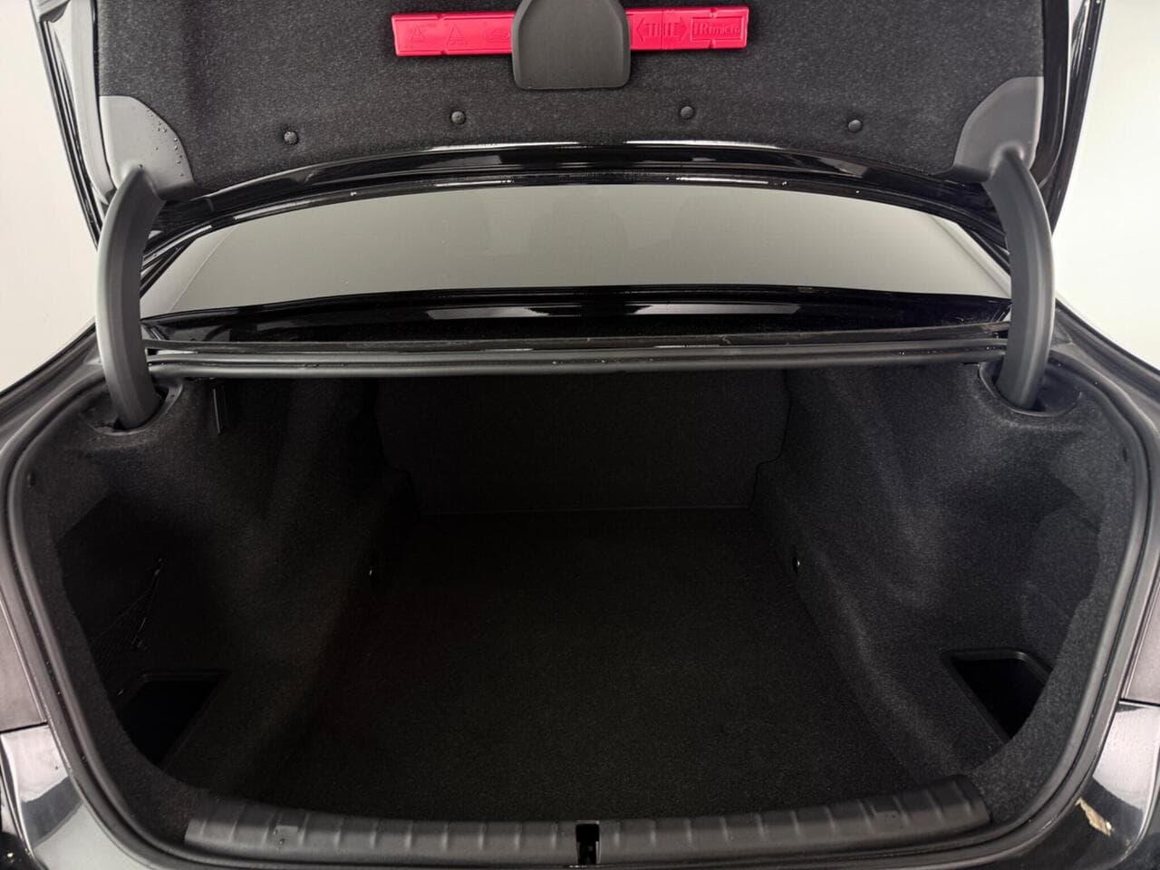 BMW 5 Series thumbnail Boot
