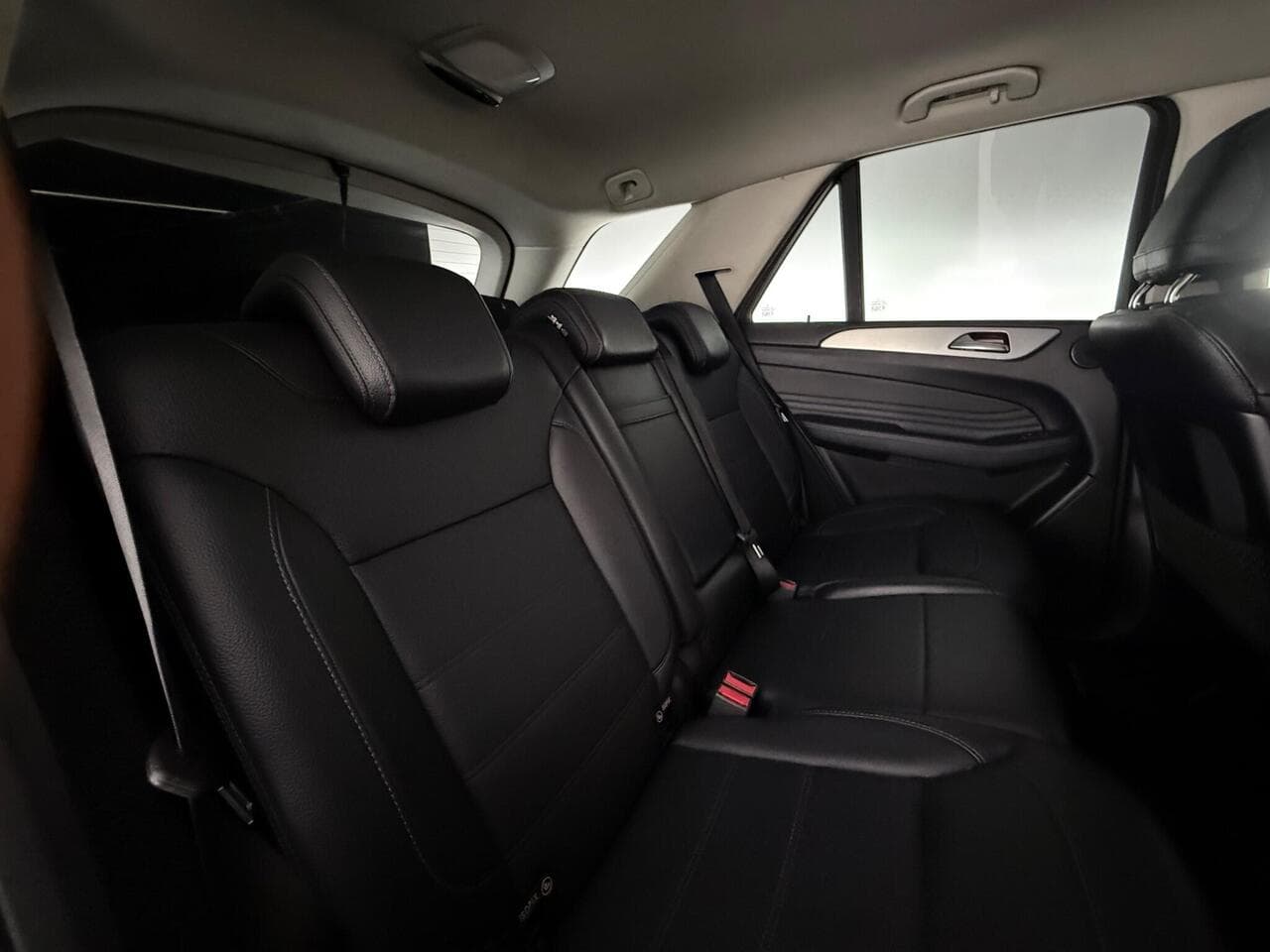 Mercedes-Benz GLE thumbnail Seats Rear