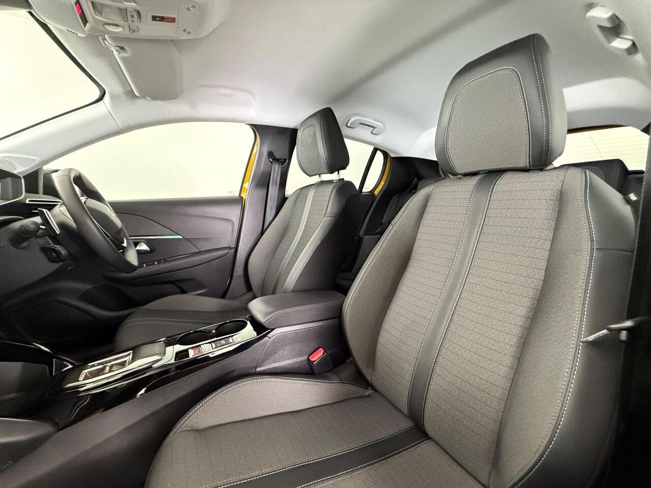 Peugeot 208 thumbnail Seat Front Passenger