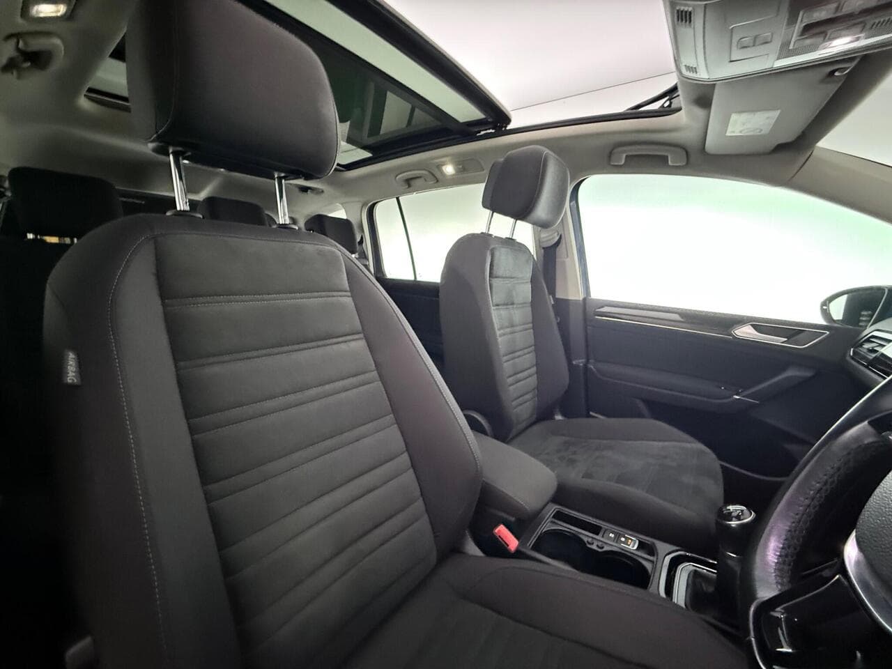 Volkswagen Touran thumbnail Seat Driver