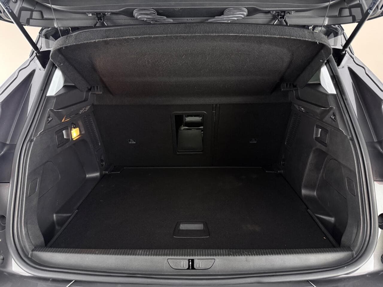 Vauxhall Grandland X thumbnail Boot