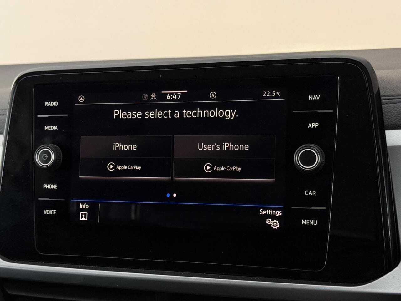 Volkswagen T-Roc thumbnail Infotainment System