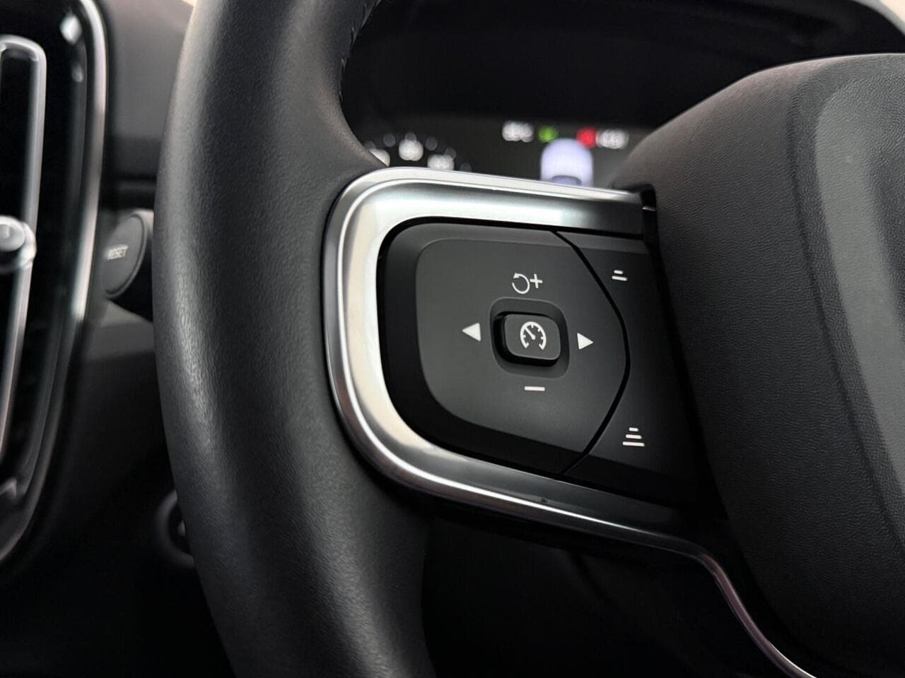 Volvo XC40 thumbnail Misc Controls