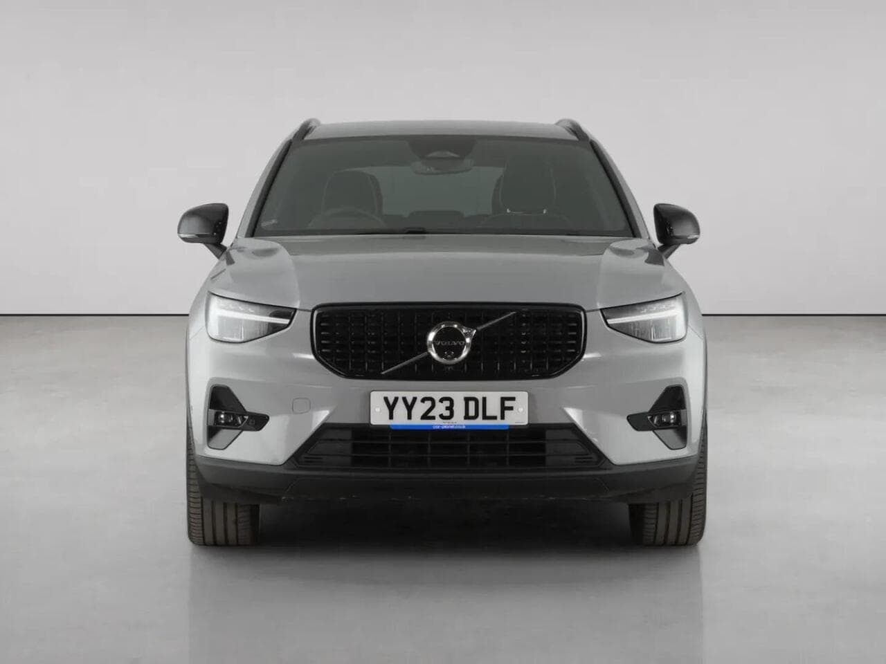 Volvo XC40 thumbnail Front