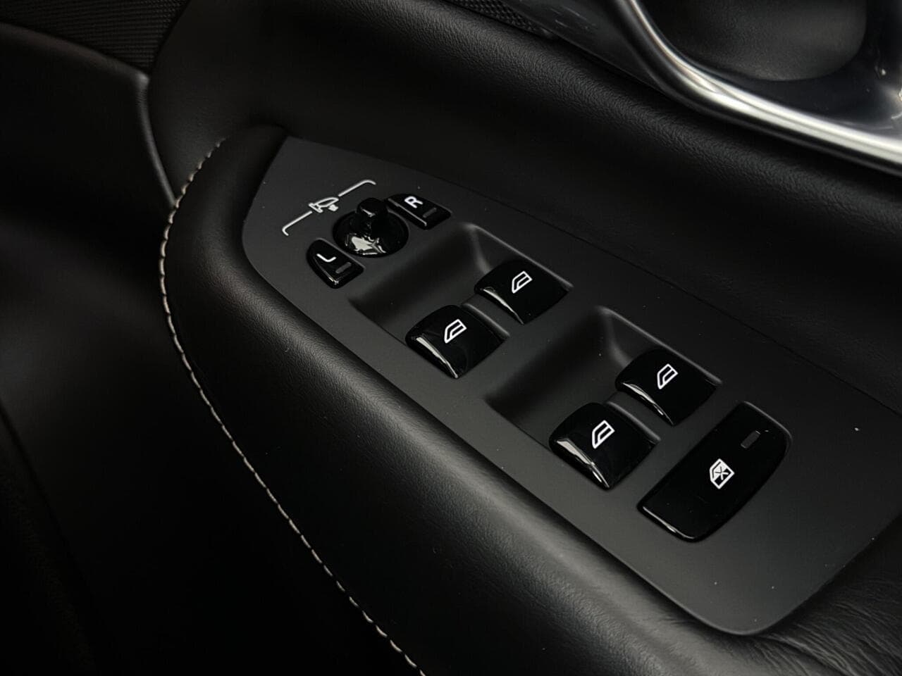 Volvo XC90 thumbnail Misc Controls