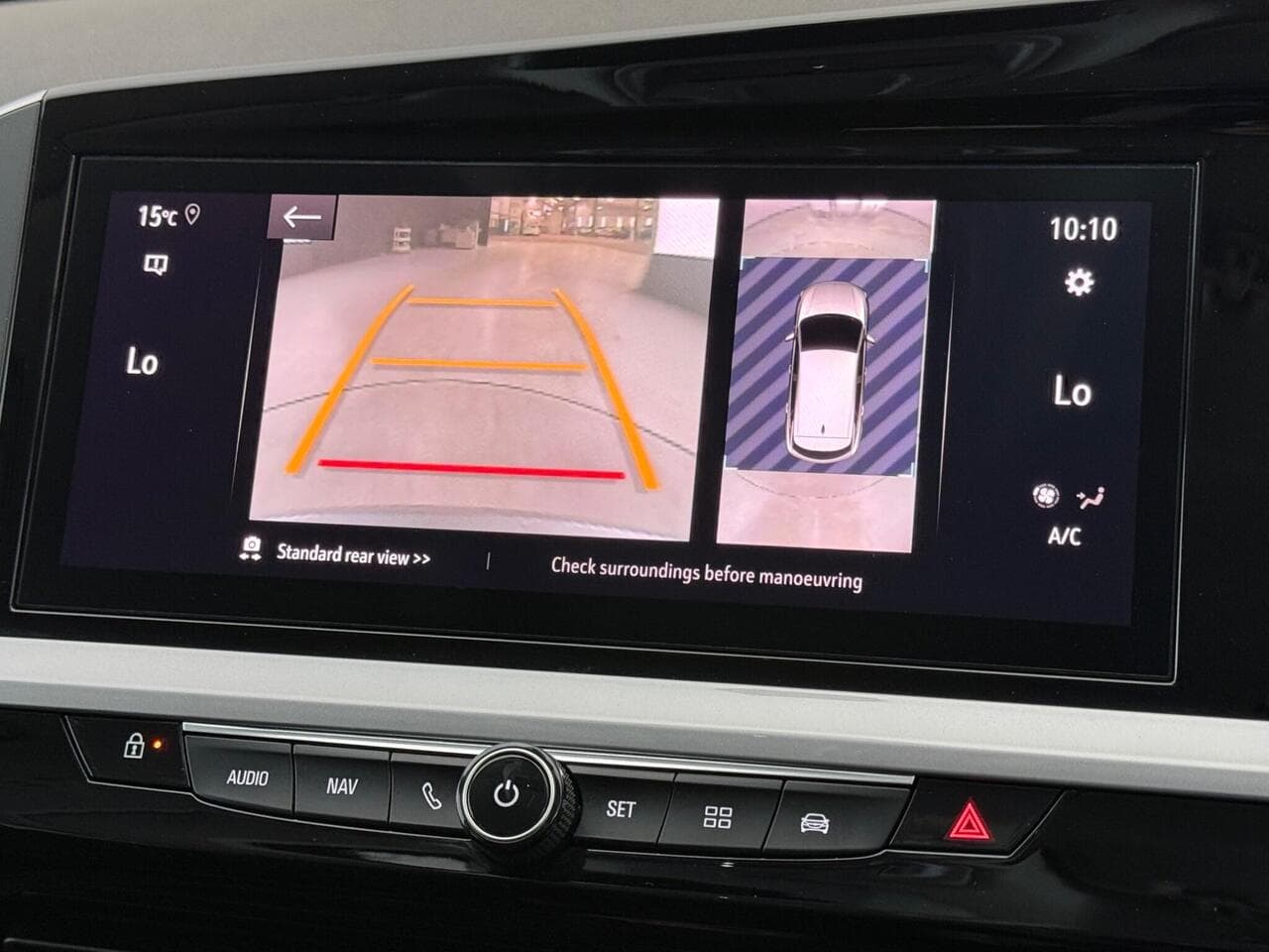 Vauxhall Grandland thumbnail Infotainment System