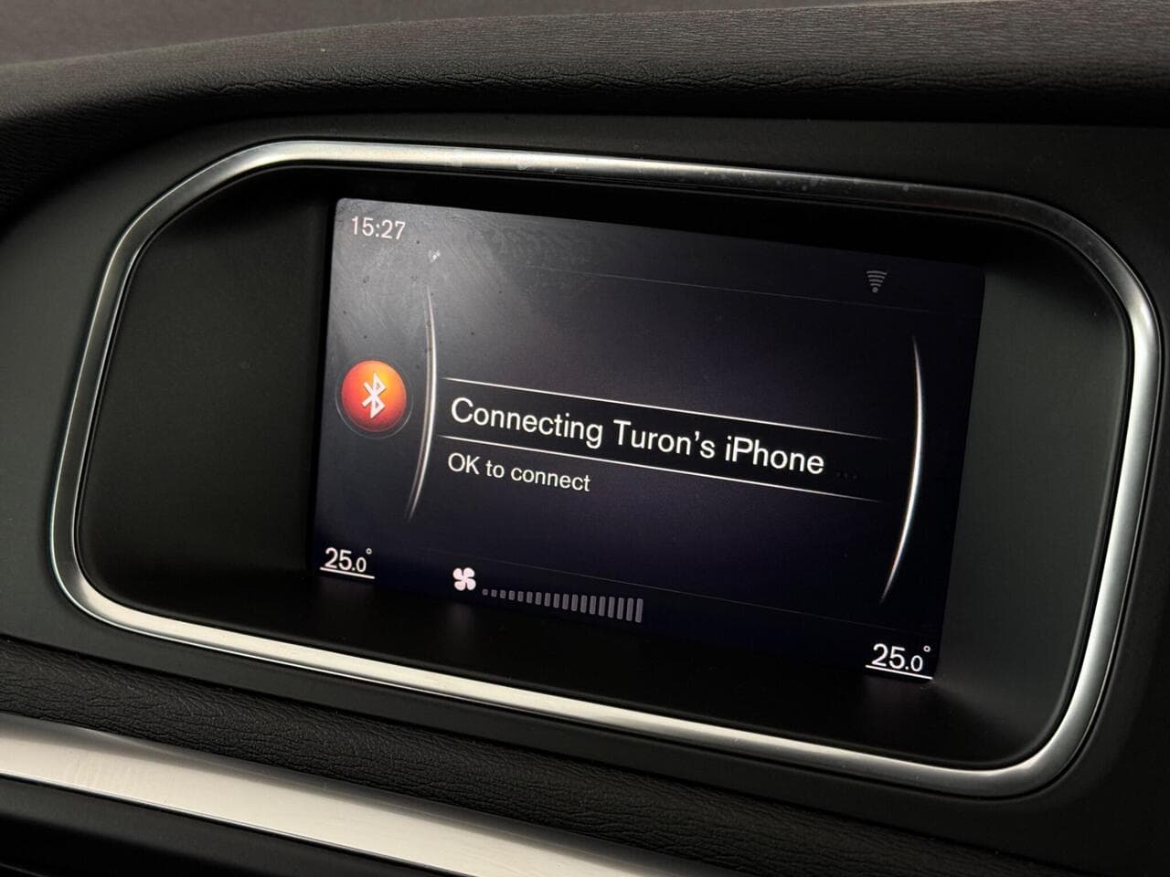 Volvo V40 thumbnail Infotainment System